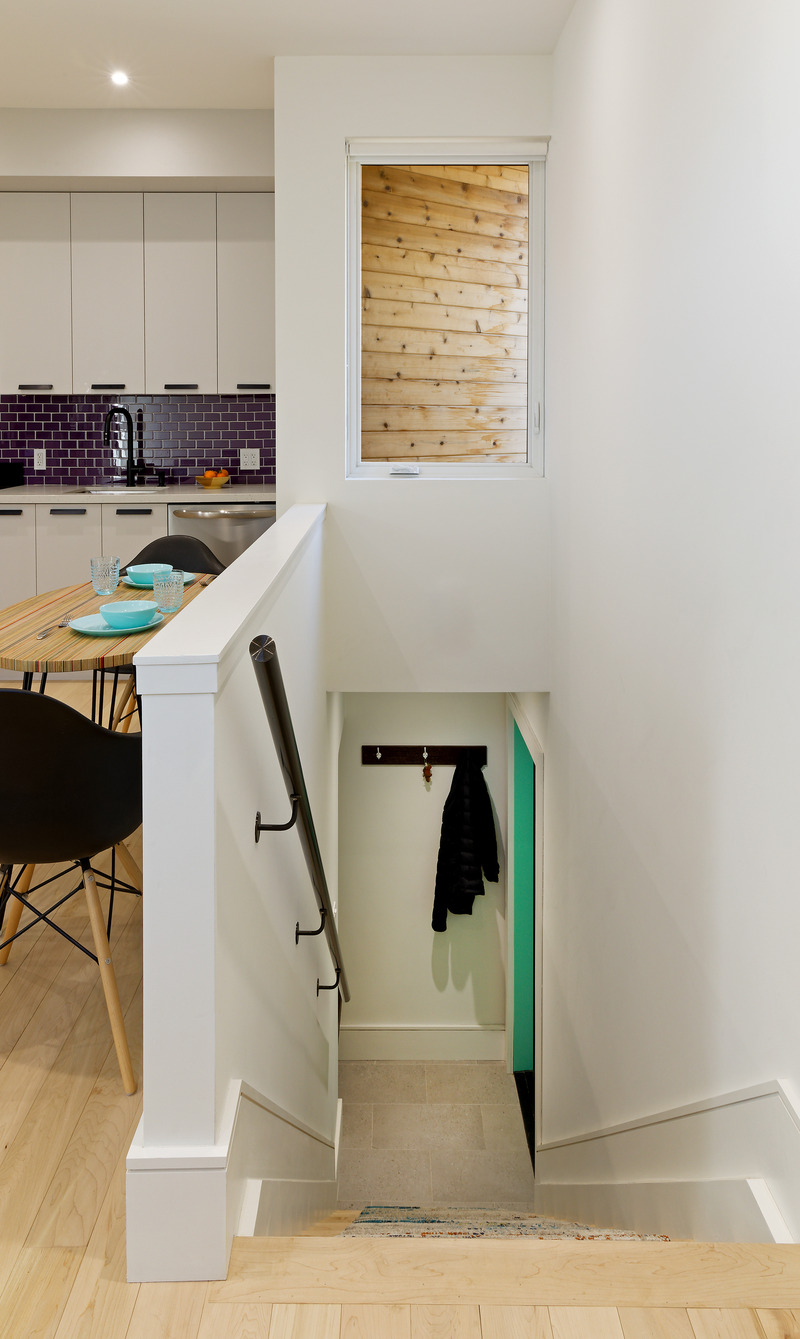 Press kit | 1600-05 - Press release | Pocket Laneway House - Weiss Architecture & Urbanism Limited - Residential Architecture - Looking down stairs - Photo credit: David Whittaker