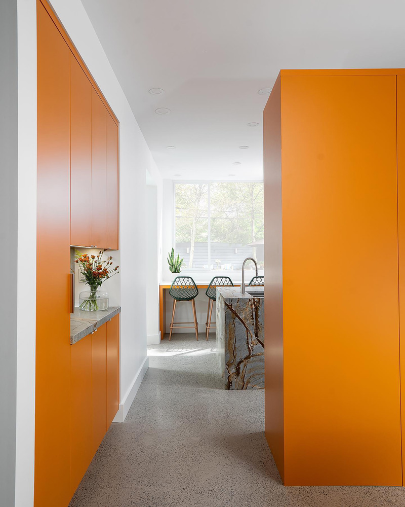 Press kit | 1600-04 - Press release | Shudell House - Weiss Architecture & Urbanism Limited - Residential Architecture - Looking towards kitchen - Photo credit: Birdhouse Media