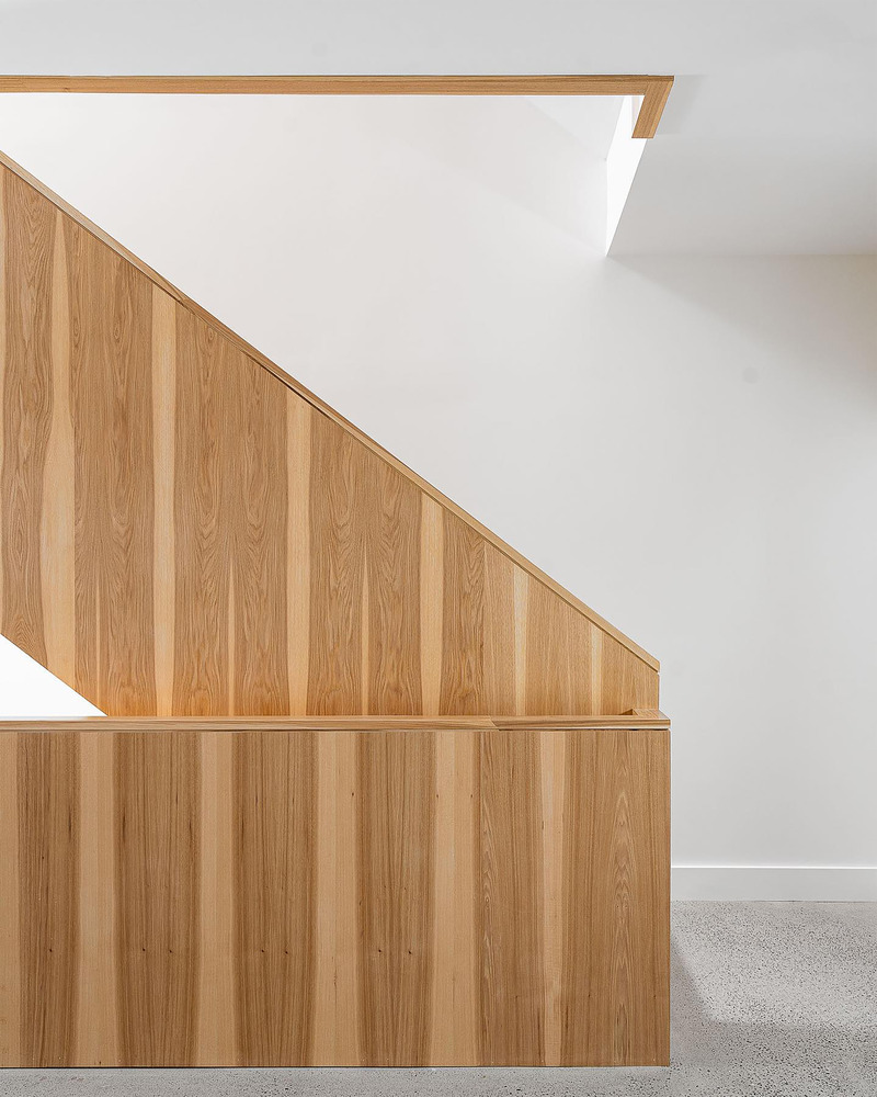 Press kit | 1600-04 - Press release | Shudell House - Weiss Architecture & Urbanism Limited - Residential Architecture - Stairs viewed from dining - Photo credit: Birdhouse Media