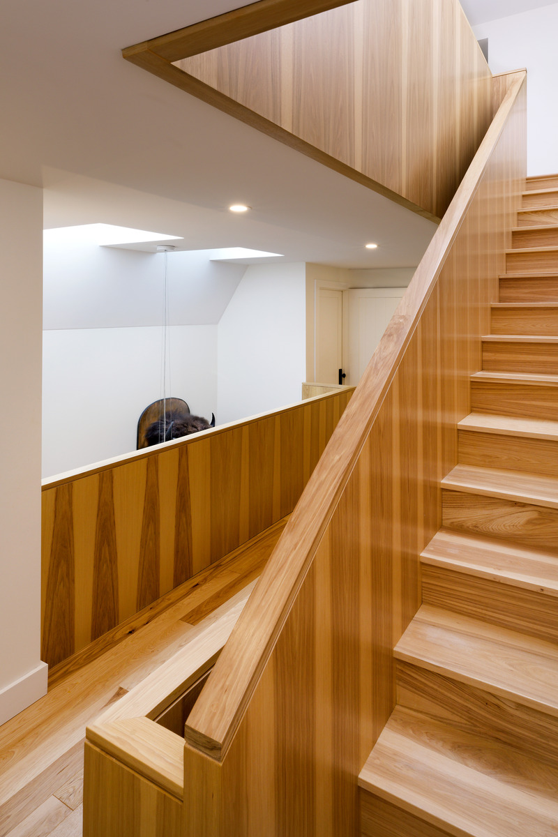 Press kit | 1600-04 - Press release | Shudell House - Weiss Architecture & Urbanism Limited - Residential Architecture - Stairs going up to third floor - Photo credit: David Whittaker
