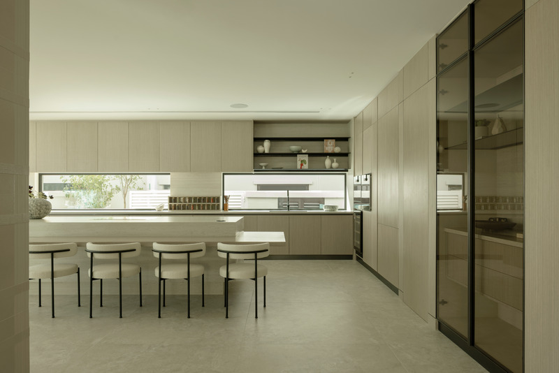 Press kit | 7534-07 - Press release | Grounded Design Reimagines a Dubai Villa for the Next Chapter of Luxury Living: A Study in Sculpted Stillness - GroundedDesign - Residential Interior Design - Photo credit: Kelly Tooze