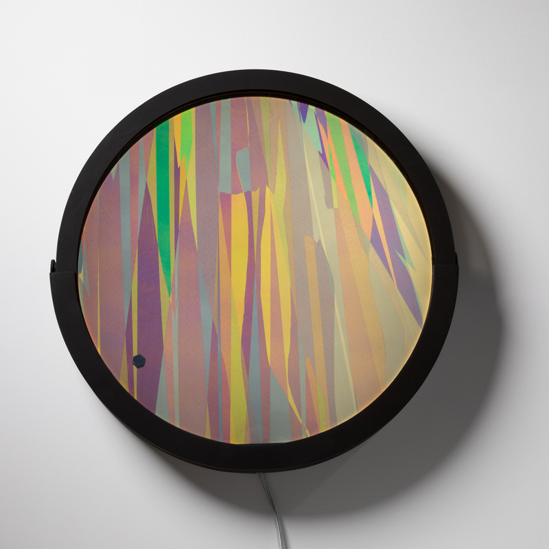 Press kit | 7672-01 - Press release | Catrinel Sabaciag Showcases New Transformative Light Sculptures at Index Dubai 2025 - Catrinel Sabaciag - Lighting Design - Morfoza- stripes pattern filter - Photo credit: Radu Sălcudean