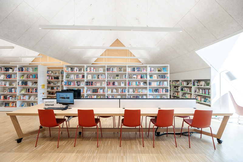 Press kit | 6515-03 - Press release | Brühl City Hall and Library - JSWD - Institutional Architecture - Library room on the top floor - Photo credit: Franco Casaccia / JSWD<br>