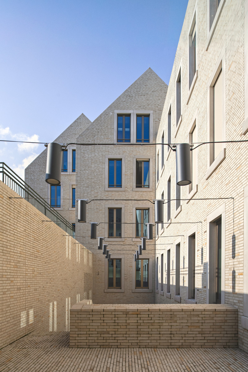 Press kit | 6515-03 - Press release | Brühl City Hall and Library - JSWD - Institutional Architecture - View of the inner courtyard of the library<br> - Photo credit:  Franco Casaccia / JSWD 
