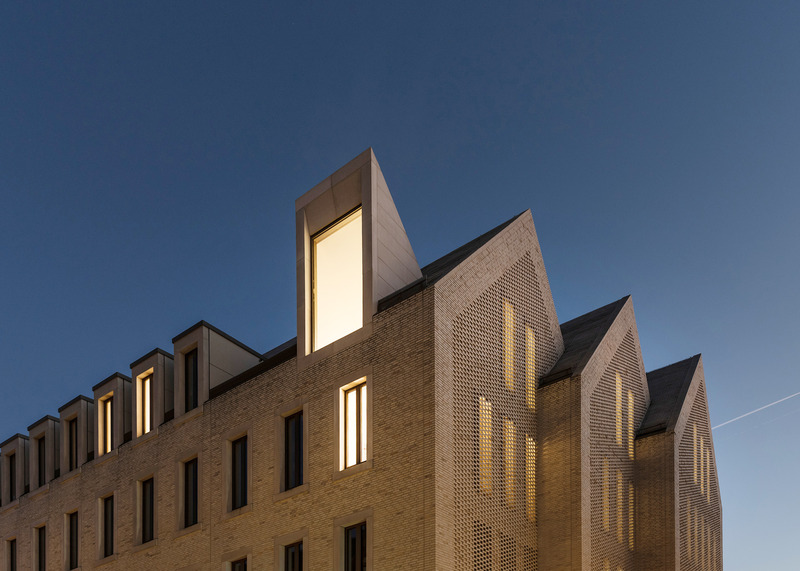 Press kit | 6515-03 - Press release | Brühl City Hall and Library - JSWD - Institutional Architecture - Library dormers and staggered gables with partially perforated brickwork - Photo credit: Franco Casaccia / JSWD