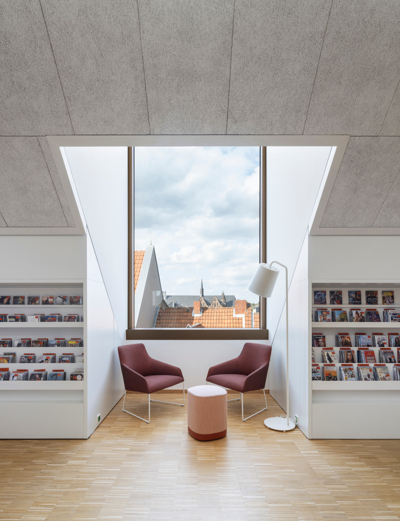 Press kit | 6515-03 - Press release | Brühl City Hall and Library - JSWD - Institutional Architecture - Reading area in the dormer window - Photo credit:  <p class="">Jens Kirchner</p>