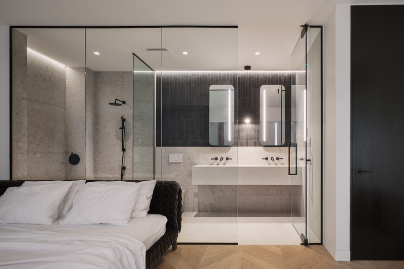 Dossier de presse | 880-23 - Communiqué de presse | Suite 305 — Une fusion de modernité et de patrimoine - MU Architecture - Design d’intérieur résidentiel - Chambre des maîtres - Crédit photo : Ulysse Lemerise Bouchard