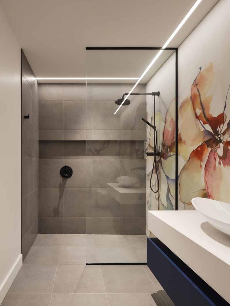 Dossier de presse | 880-23 - Communiqué de presse | Suite 305 — Une fusion de modernité et de patrimoine - MU Architecture - Design d’intérieur résidentiel - Salle de bain des invités-2 - Crédit photo : Ulysse Lemerise Bouchard
