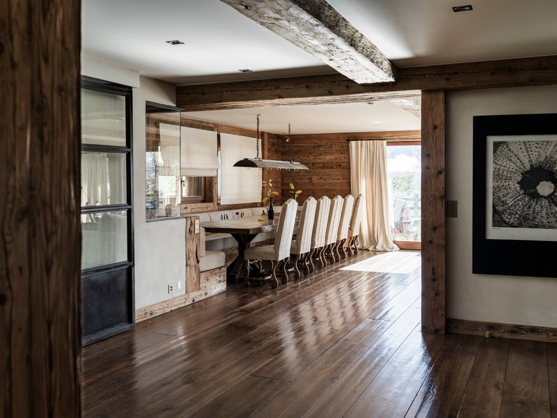 Press kit | 1144-05 - Press release | Rediscovering Luxury Through Circular Design in Verbier - Marianne Tiegen Interiors - Residential Interior Design - Kitchen at Chalet 1936 with reclaimed oak cabinetry, concrete countertops, and vintage accents - Photo credit: J. Wilson