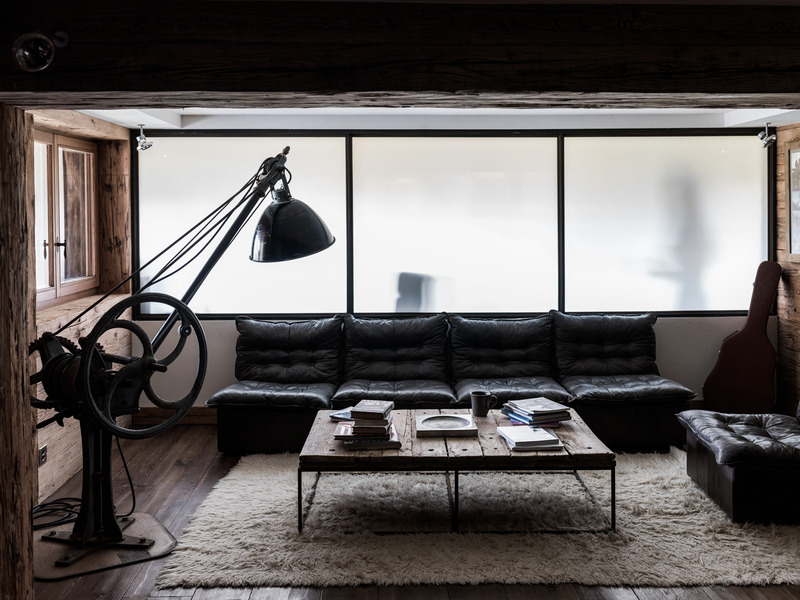Press kit | 1144-05 - Press release | Rediscovering Luxury Through Circular Design in Verbier - Marianne Tiegen Interiors - Residential Interior Design - <p>Cinema lounge with reclaimed wood coffee table and vintage floor lamp made from Dutch barge parts.</p> - Photo credit: J. Wilson