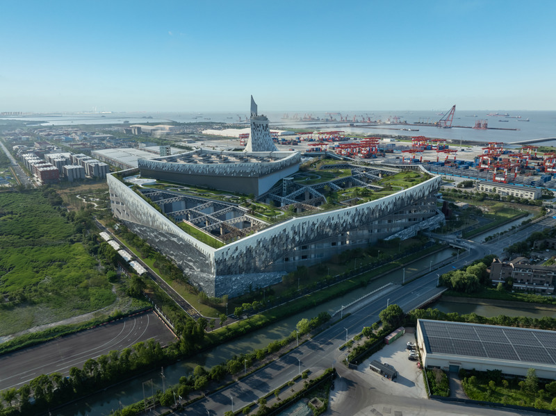Press kit | 5086-03 - Press release | Baoshan Waste-to-Energy Center Transforms Shanghai's Industrial Legacy into Green Landmark - Ballistic Architecture Machine (BAM) - Industrial Architecture -  <p style="">Aerial view of the Baoshan Waste-to-Energy Center, where a 4-hectare rooftop park crowns a state-of-the-art waste recovery facility.</p>  - Photo credit: Derryck Menere