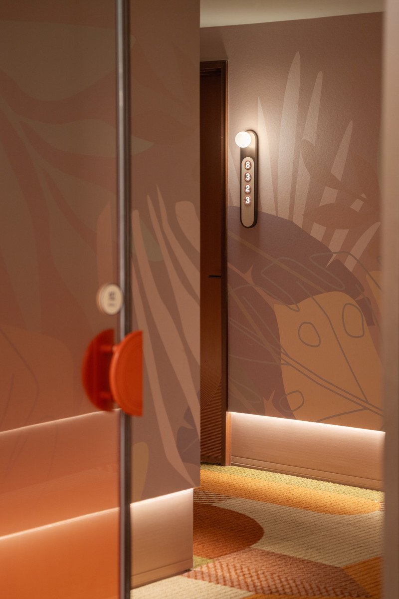 Press kit | 3531-15 - Press release | Orange Hotel 3.0: LOHAS－Lifestyles of Health and Sustainability－Paul H. Ray - Vermilion Zhou Design Group - Commercial Interior Design - Guestroom Corridor - Photo credit: Jian Quan Wu<span></span>