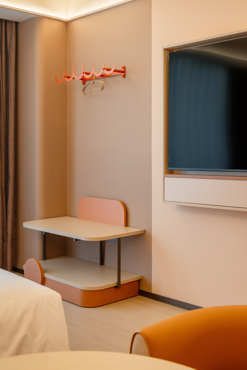 Press kit | 3531-15 - Press release | Orange Hotel 3.0: LOHAS－Lifestyles of Health and Sustainability－Paul H. Ray - Vermilion Zhou Design Group - Commercial Interior Design - Guestroom - Photo credit: Jian Quan Wu<span></span>