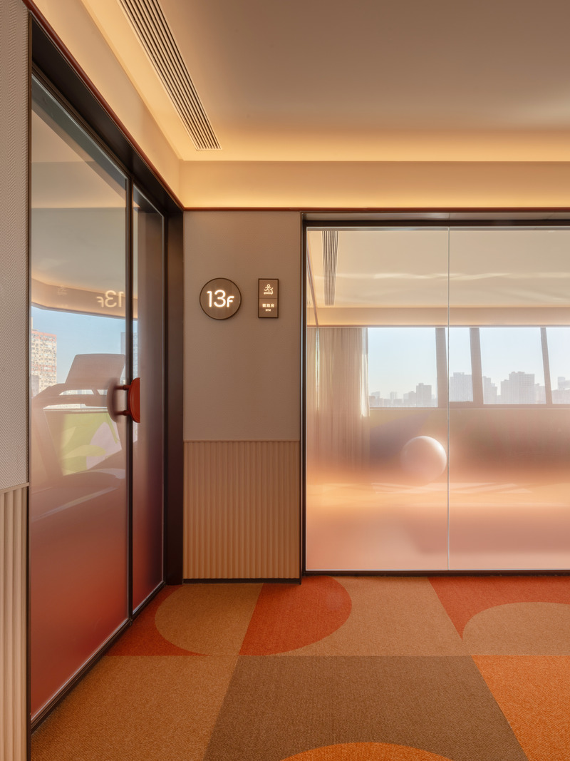 Press kit | 3531-15 - Press release | Orange Hotel 3.0: LOHAS－Lifestyles of Health and Sustainability－Paul H. Ray - Vermilion Zhou Design Group - Commercial Interior Design - Fitness Room - Photo credit: Jian Quan Wu<span></span>