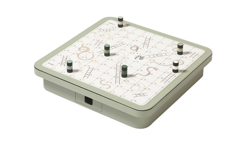 Dossier de presse | 1144-06 - Communiqué de presse | Game Night, Elevated: Giobagnara's Luxe Spin on Classic Pastimes - Giobagnara - Produit - Delos Snakes &amp; Ladders Game Set | cm 36 x 36, h. cm 7 - Crédit photo : Giobagnara