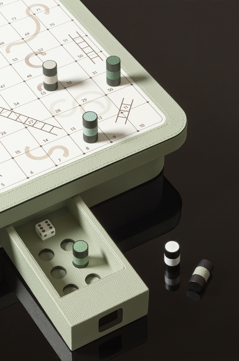 Dossier de presse | 1144-06 - Communiqué de presse | Game Night, Elevated: Giobagnara's Luxe Spin on Classic Pastimes - Giobagnara - Produit - Delos Snakes &amp; Ladders Game Set | cm 36 x 36, h. cm 7 - Crédit photo : Giobagnara