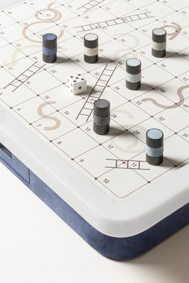 Dossier de presse | 1144-06 - Communiqué de presse | Game Night, Elevated: Giobagnara's Luxe Spin on Classic Pastimes - Giobagnara - Produit - Delos Snakes &amp; Ladders Game Set | cm 36 x 36, h. cm 7 - Crédit photo : Giobagnara