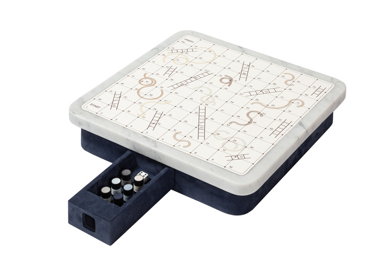 Dossier de presse | 1144-06 - Communiqué de presse | Game Night, Elevated: Giobagnara's Luxe Spin on Classic Pastimes - Giobagnara - Produit - Delos Snakes &amp; Ladders Game Set | cm 36 x 36, h. cm 7 - Crédit photo : Giobagnara