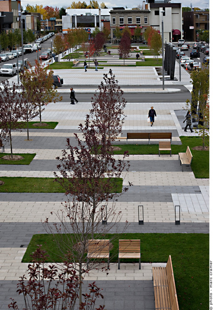 Dossier de presse | 821-01 - Communiqué de presse | Collection Esplanade - Equiparc - Produit - Place Bourget, Joliette<br>Projet et mobilier urbain – Conception et réalisation : Daoust Lestage inc. architecture et design urbain&nbsp;<br> - Crédit photo : Marc Cramer