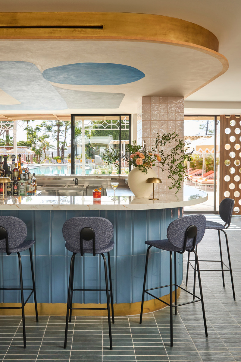 Dossier de presse | 3724-17 - Communiqué de presse | Kimpton Los Monteros Hotel - EL EQUIPO CREATIVO - Design d’intérieur commercial - Azul Bar - Crédit photo : Veerle Evens