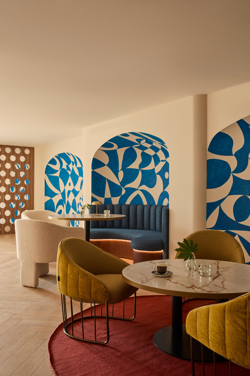 Dossier de presse | 3724-17 - Communiqué de presse | Kimpton Los Monteros Hotel - EL EQUIPO CREATIVO - Design d’intérieur commercial - Azul Bar - Crédit photo : Veerle Evens