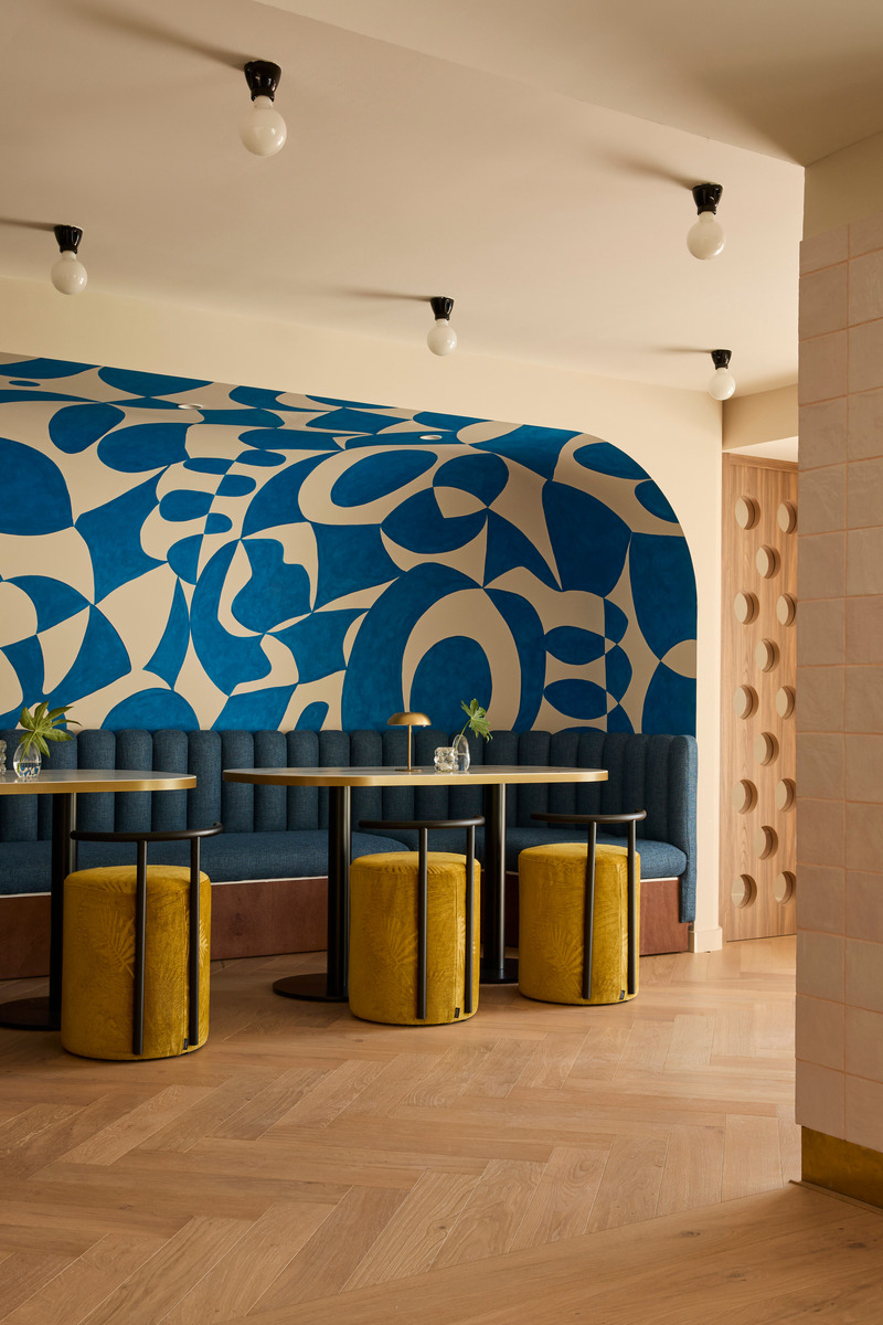 Dossier de presse | 3724-17 - Communiqué de presse | Kimpton Los Monteros Hotel - EL EQUIPO CREATIVO - Design d’intérieur commercial - Azul Bar - Crédit photo : Veerle Evens