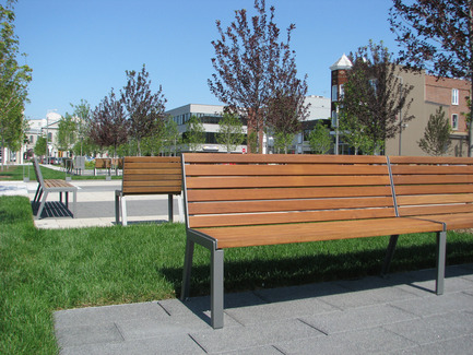 Dossier de presse | 821-01 - Communiqué de presse | Collection Esplanade - Equiparc - Produit - Place Bourget, Joliette<br>Projet et mobilier urbain – Conception et réalisation : Daoust Lestage inc. architecture et design urbain&nbsp;<br> - Crédit photo : Equiparc