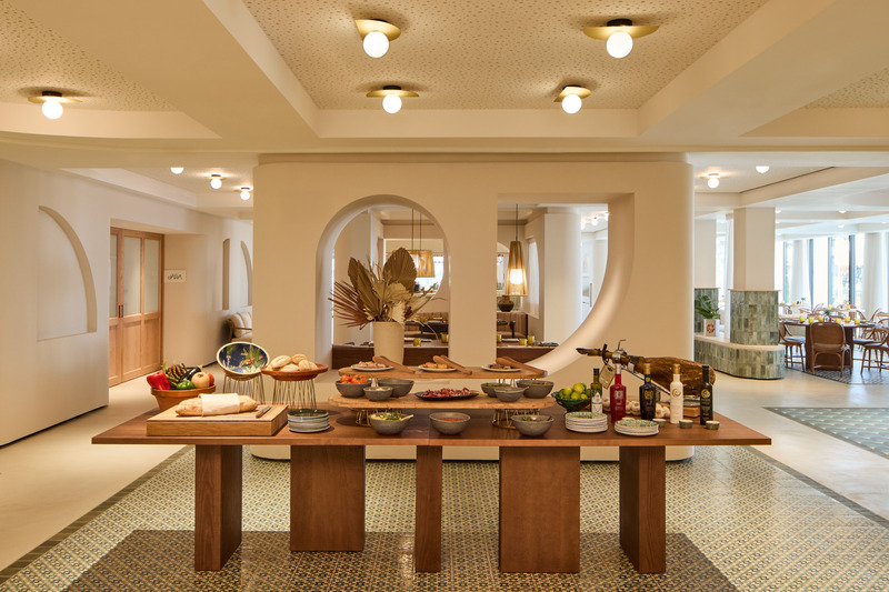 Dossier de presse | 3724-17 - Communiqué de presse | Kimpton Los Monteros Hotel - EL EQUIPO CREATIVO - Design d’intérieur commercial - Jara Restaurant - Crédit photo : Veerle Evens