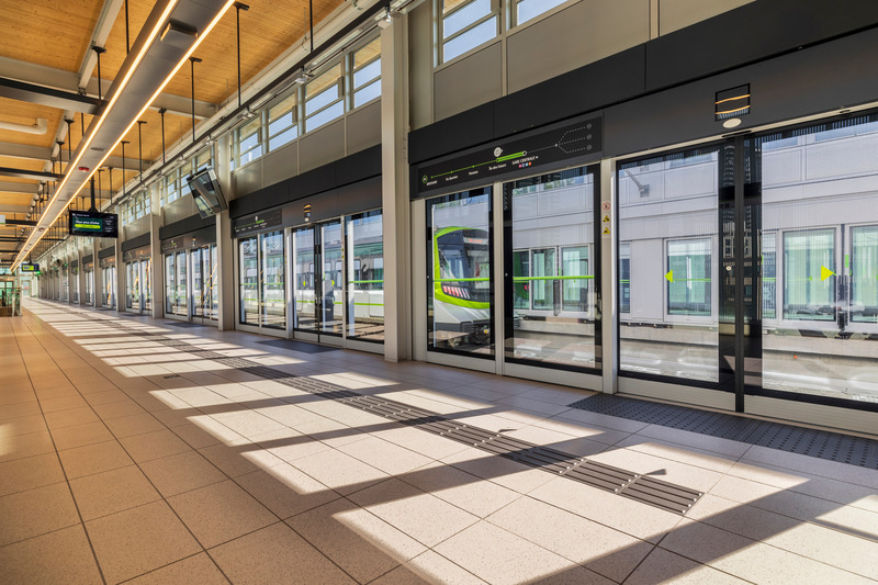 Dossier de presse | 846-26 - Communiqué de presse | Céragrès au cœur du REM - Céragrès - Produit - <p>Station REM – Secteur centre-ville de Montréal | Thématique emblématique (blanc)</p><p> </p> <p> </p><p></p> - Crédit photo : Olivier L. Gariépy