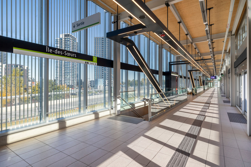Dossier de presse | 846-26 - Communiqué de presse | Céragrès au cœur du REM - Céragrès - Produit - Station REM – Secteur centre-ville de Montréal | Thématique emblématique (blanc) - Crédit photo : Olivier L. Gariépy