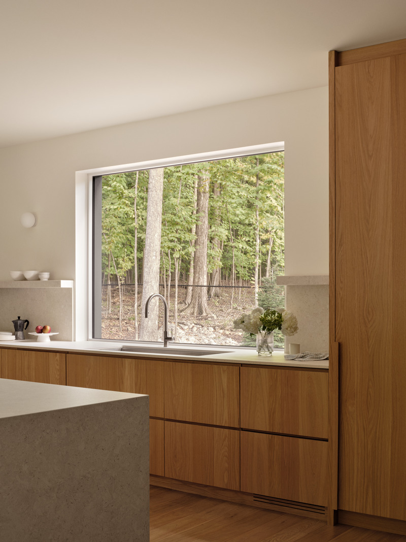 Press kit | 4241-10 - Press release | Montpellier House - Vives St-Laurent - Residential Interior Design - Kitchen - Photo credit: Alex Lesage