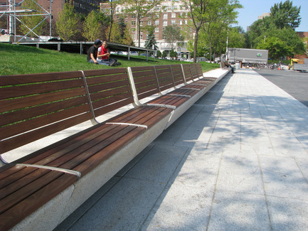 Dossier de presse | 821-01 - Communiqué de presse | Collection Esplanade - Equiparc - Produit - Quartier des spectacles – Place des Festivals, Montréal<br>Projet et mobilier urbain – Conception et réalisation : Daoust Lestage inc. architecture et design urbain&nbsp; - Crédit photo : Equiparc