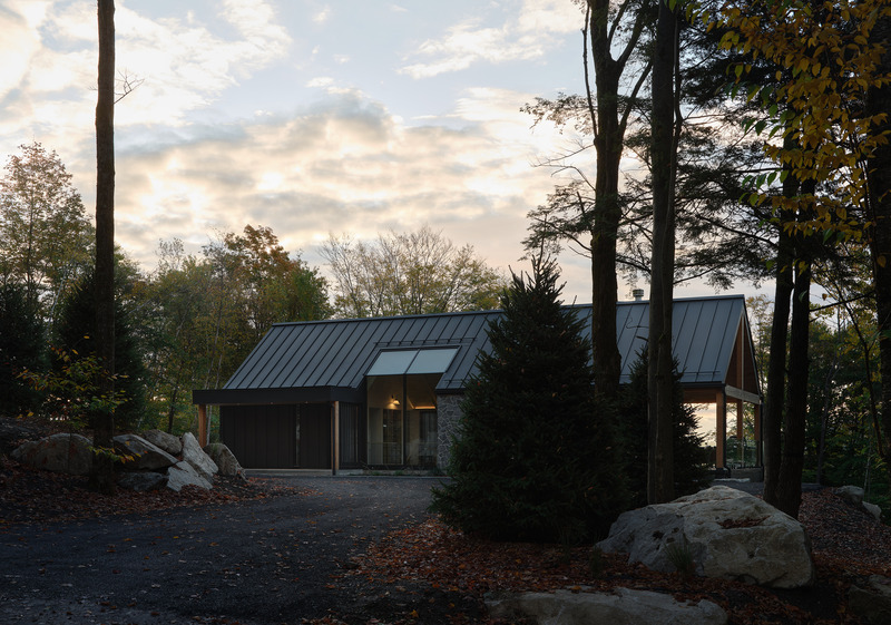 Press kit | 5621-01 - Press release | Mountainside Residence in Bromont - Muuk Architecture - Residential Architecture - Photo credit: Phil Bernard