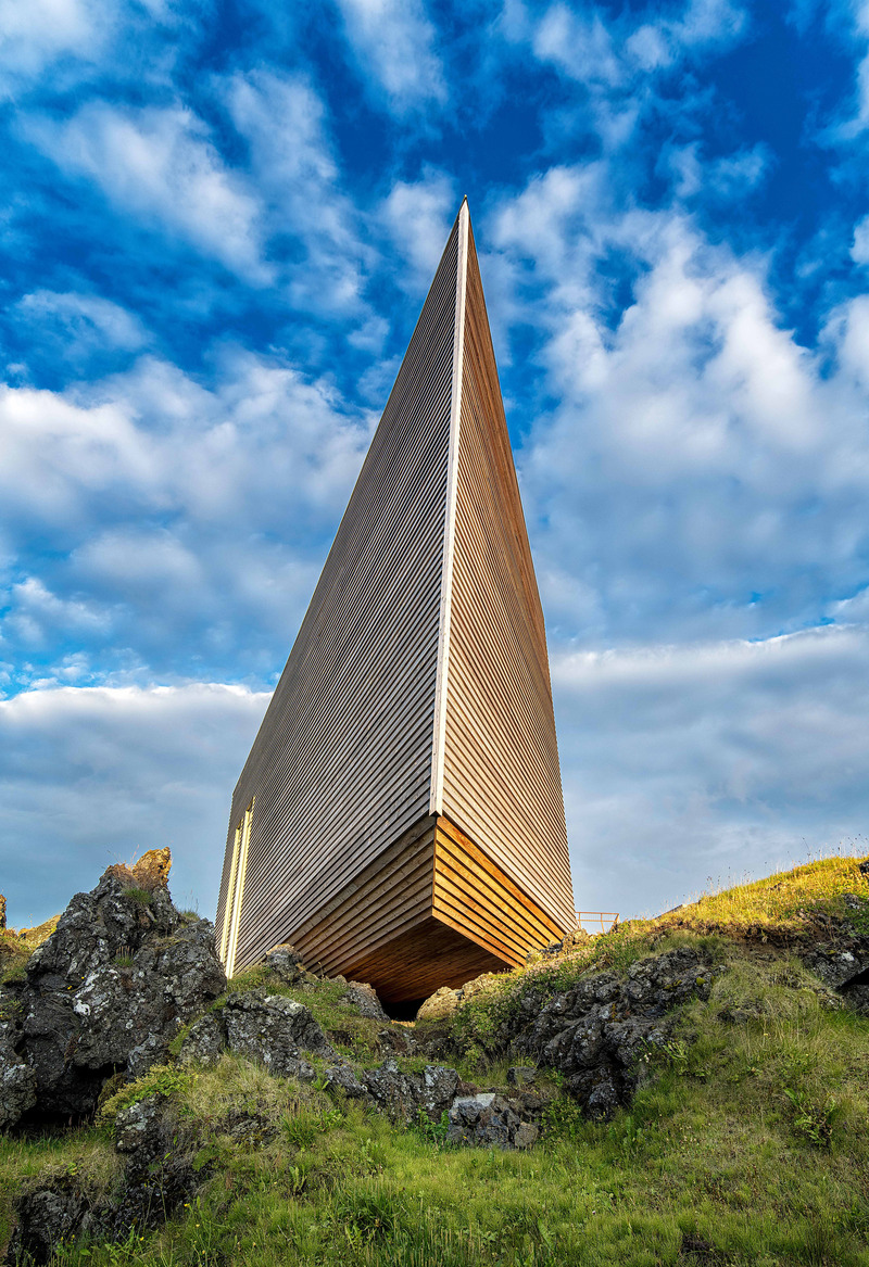 Press kit | 6422-01 - Press release | Visitor Center for Snæfellsjökull National Park - Arkis Architects - Commercial Architecture - One of the main goals in designing the building at this location was that it would be constructed with as little disturbance as possible and that it would feel as though it had landed there fully formed, without any disruption. - Photo credit: Karl Vilhjálmsson