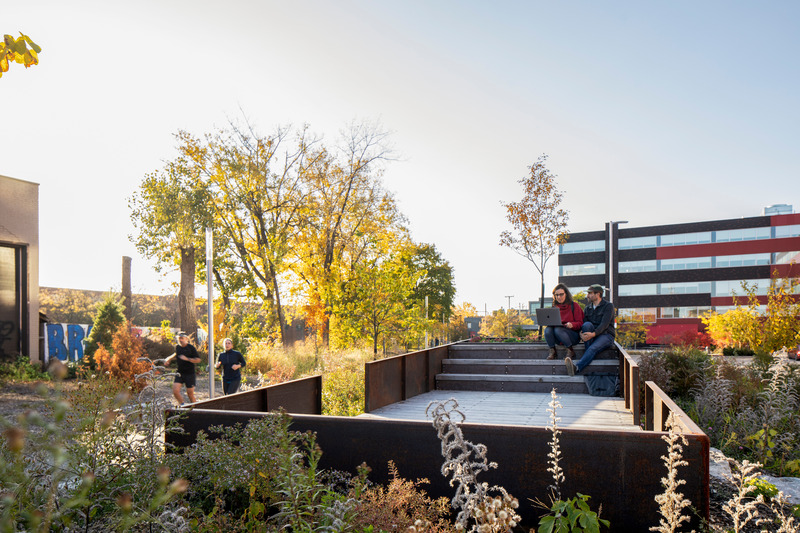 Press kit | 2366-06 - Press release | Parc des Gorilles: Not Quite Your Ordinary Park - civiliti - Landscape Architecture -  A small platform, evocative of a "lost railway car", was designed to accomodate casual discussions - Photo credit: Adrien Williams