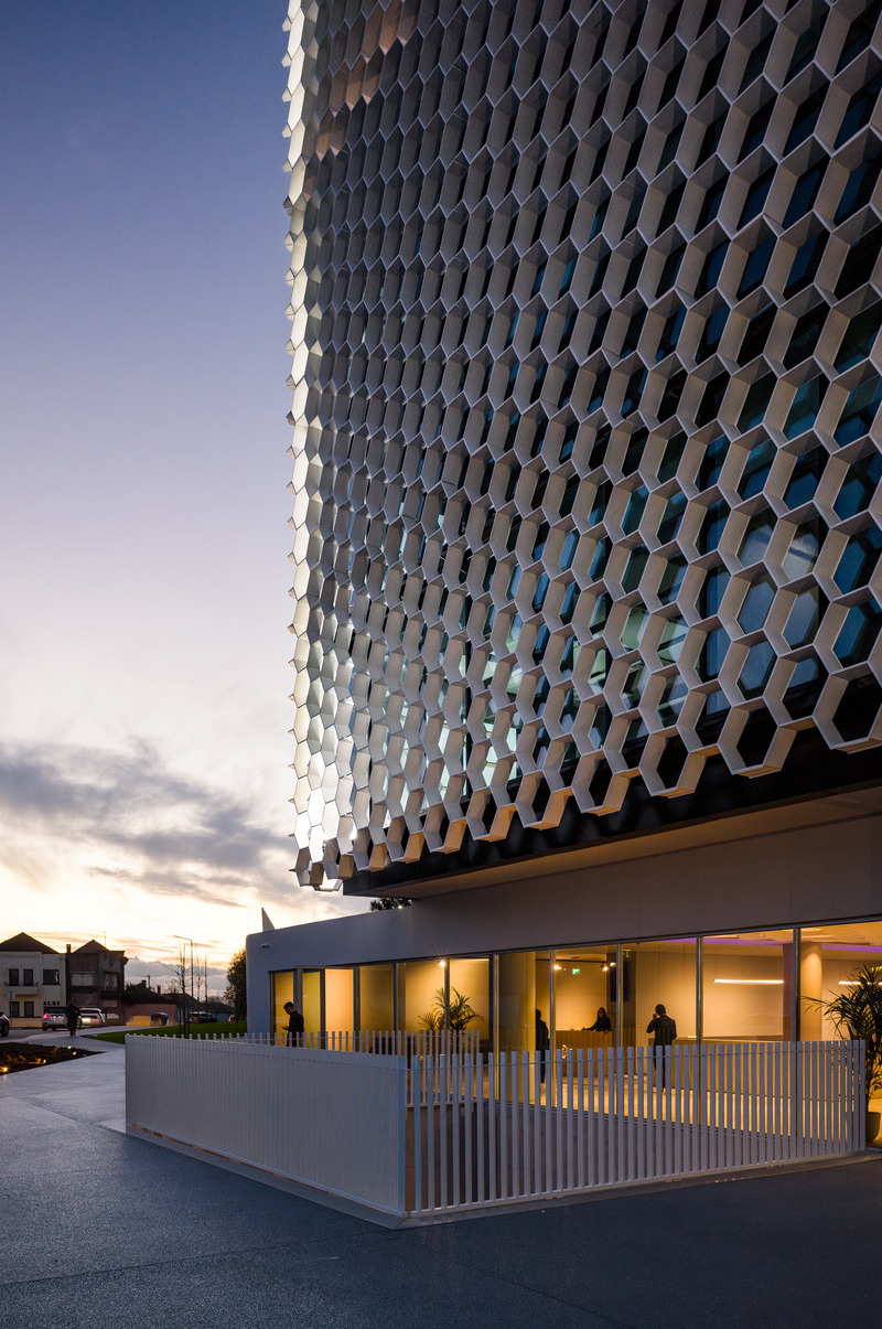 Dossier de presse | 7557-05 - Communiqué de presse | Liga HQ: A New Icon Rises in Porto - OODA - Architecture institutionnelle - Crédit photo : Pedro Cardigo