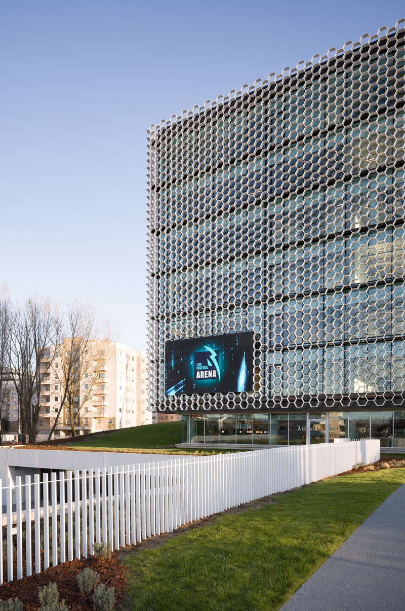 Dossier de presse | 7557-05 - Communiqué de presse | Liga HQ: A New Icon Rises in Porto - OODA - Architecture institutionnelle - Crédit photo : Pedro Cardigo