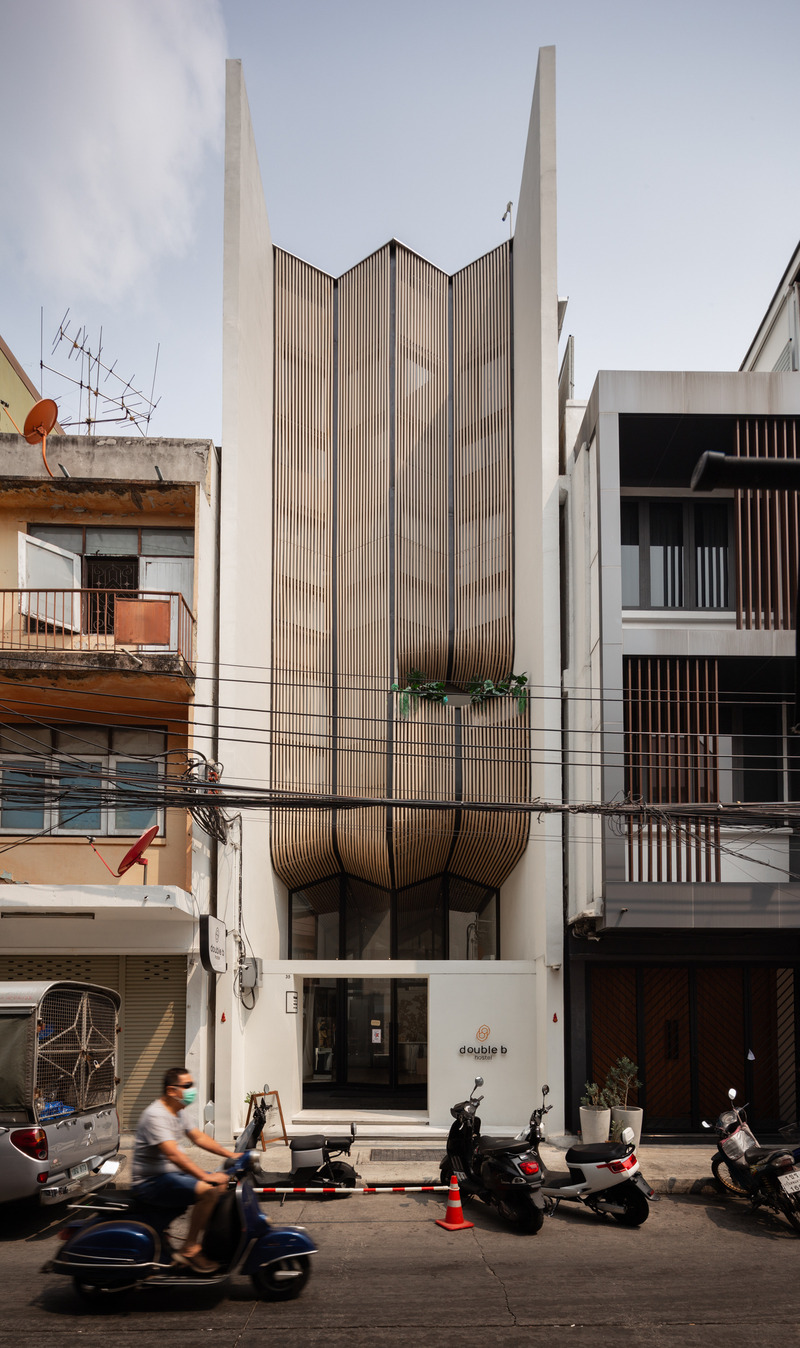 Press kit | 7671-01 - Press release | Double B Hostel — Local Craft, Global Design — Bangkok's New Hostel Icon - VMA Design Studio - Commercial Architecture - Hostel Wooden Facade - Photo credit: Art Chitsanupong