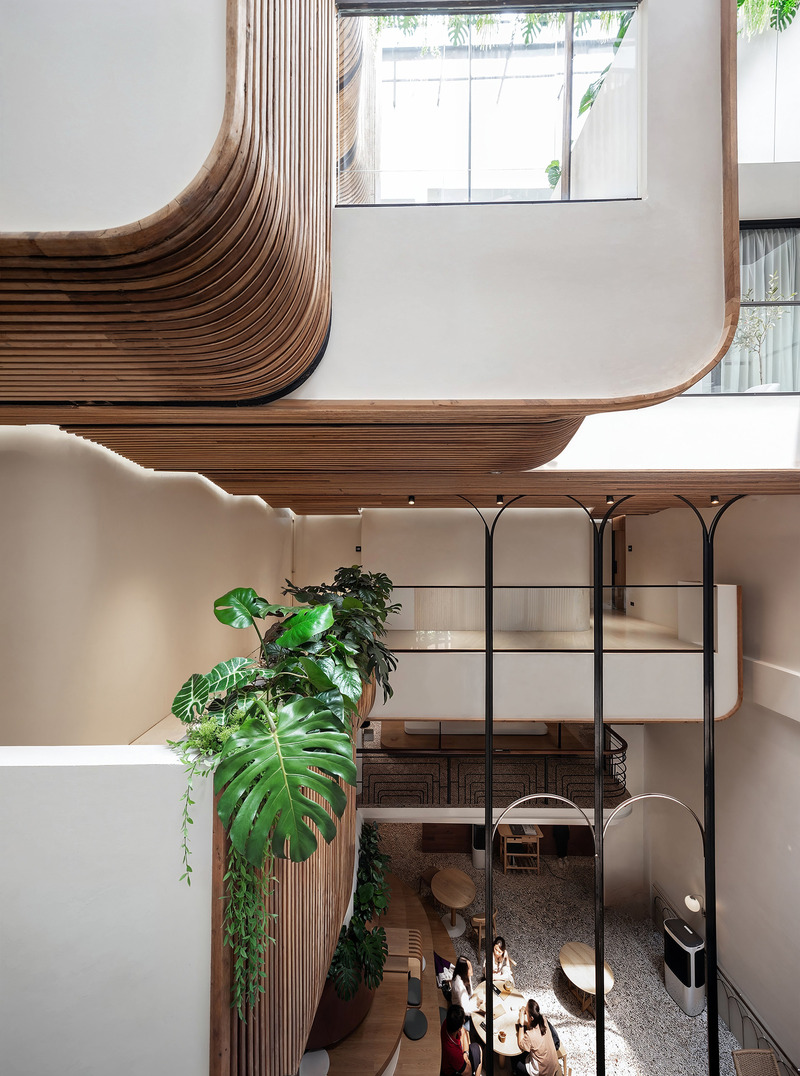Press kit | 7671-01 - Press release | Double B Hostel — Local Craft, Global Design — Bangkok's New Hostel Icon - VMA Design Studio - Commercial Architecture - Second Level Courtyard View - Photo credit: Art Chitsanupong