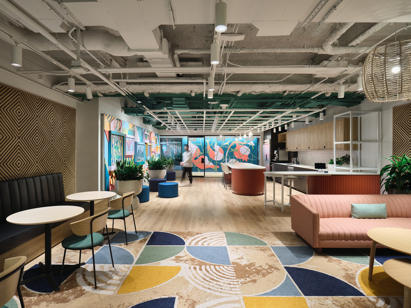 Dossier de presse | 1195-06 - Communiqué de presse | 50 ans de design, créativité et audace — VAD célèbre son parcours - VAD Designers d'espaces - Design d’intérieur commercial - <p style=""><span style="font-size: 1rem; letter-spacing: 0.0625em;">Le Flex à la Place Ville Marie – un espace de travail flexible offert aux entreprises par Ivanhoé Cambridge</span></p> - Crédit photo : Phil Bernard