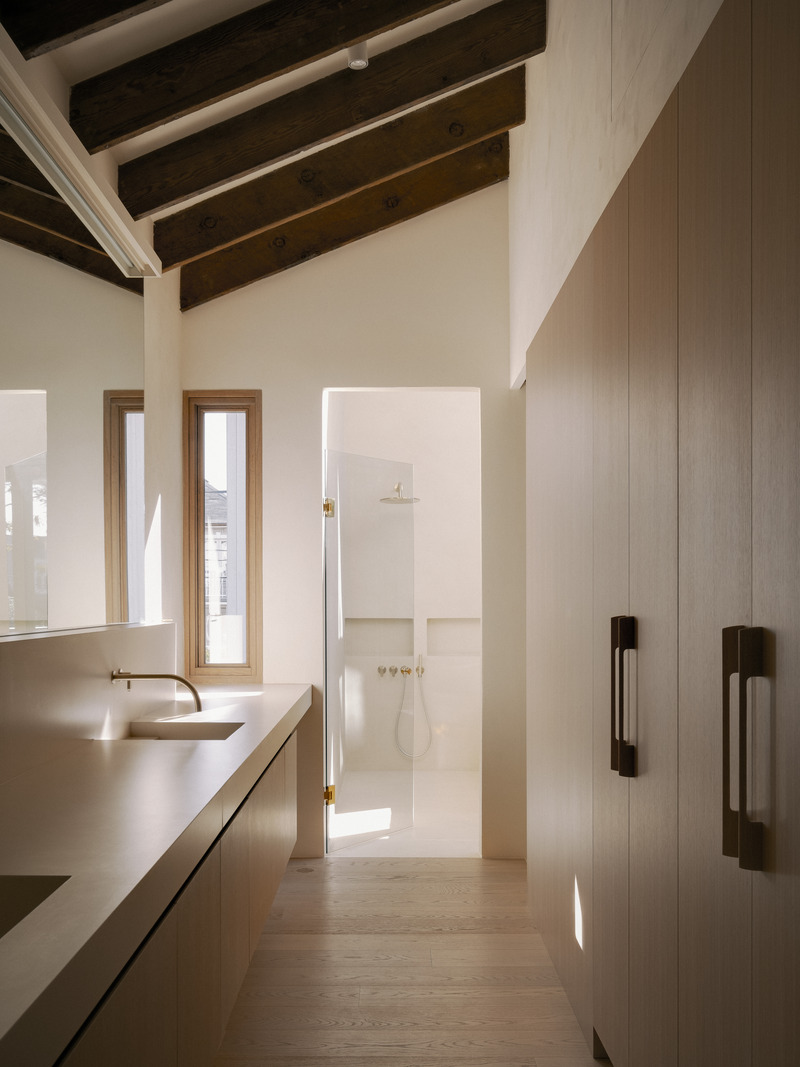 Dossier de presse | 2744-10 - Communiqué de presse | Junction Semi - StudioAC - Architecture résidentielle - Bathroom - Crédit photo : Felix Michaud