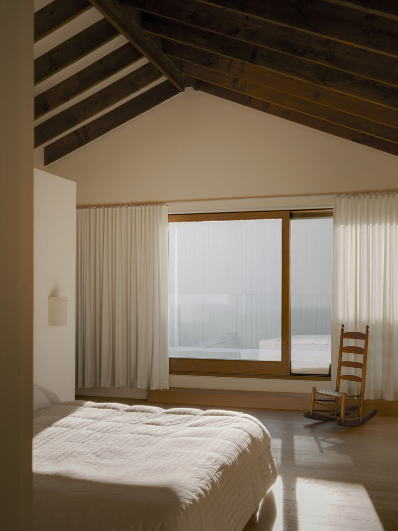 Dossier de presse | 2744-10 - Communiqué de presse | Junction Semi - StudioAC - Architecture résidentielle - Bedroom - Crédit photo : Felix Michaud