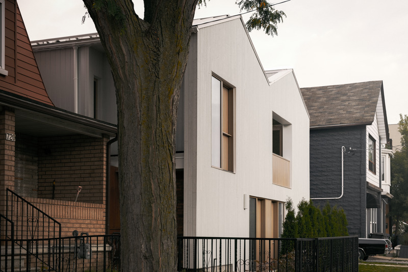 Dossier de presse | 2744-10 - Communiqué de presse | Junction Semi - StudioAC - Architecture résidentielle - Front Elevation - Crédit photo : Felix Michaud