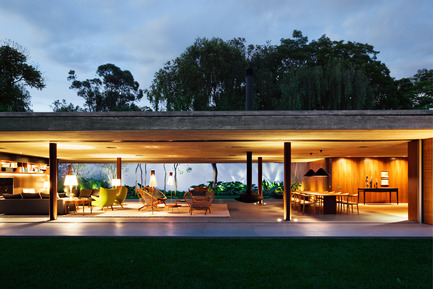 Press kit | 809-05 - Press release | Azure announces the finalists of the second annual AZ Awards - Azure Magazine - Competition - Firm:&nbsp;Studio MK27<br>Project:&nbsp;V4 House&nbsp;