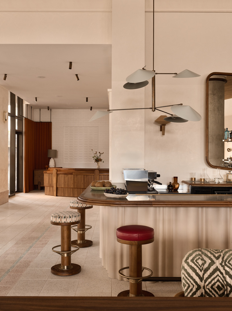 Press kit | 2887-11 - Press release | Opening Mondrian Gold Coast, Australia - Alexander &CO. - Commercial Interior Design -   <p>Mondrian Gold Coast hotel reception and LiTO lobby bar</p>   - Photo credit: Alicia Taylor