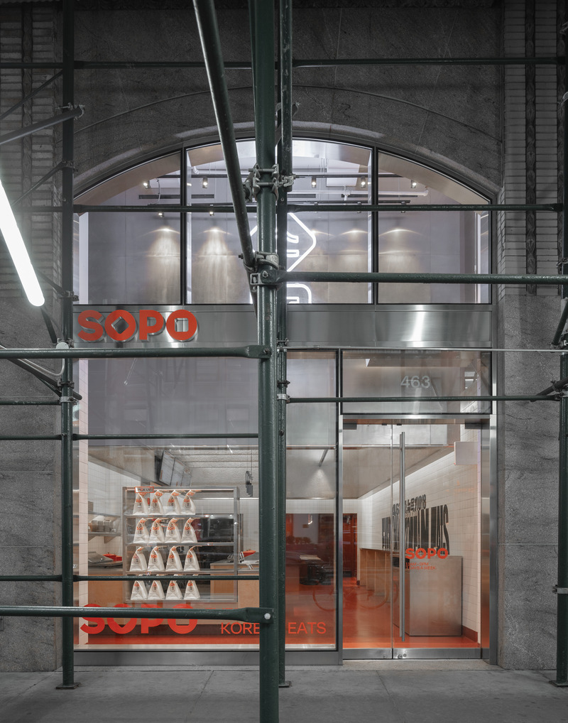 Press kit | 7707-01 - Press release | Model Practice Transforms Historic Garment District Space into Award-Winning Korean Restaurant - Model Practice - Commercial Interior Design - Photo credit: Naho Kubota