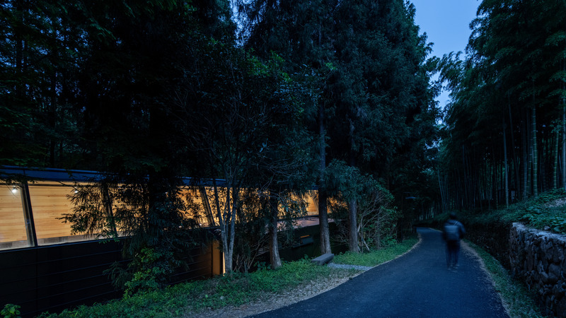 Press kit | 7710-01 - Press release | Dongmingshan Senyu Hotel: A Minimally Invasive Forest Resort in Hangzhou - GLA Architects - Commercial Architecture - Reception Center - Photo credit: Chen Xi Studio