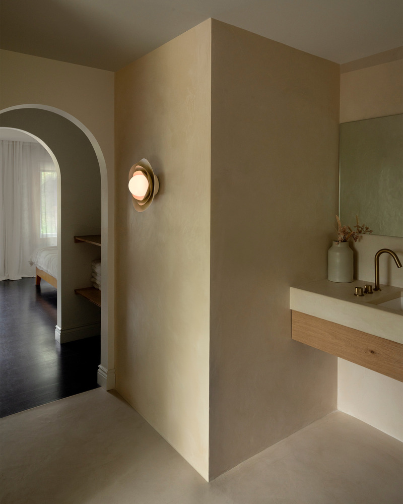 Press kit | 1942-06 - Press release | New Pivoine Collection: All About Delicate Design for Luminaire Authentik - Luminaire Authentik - Lighting Design - Pivoine 3-1505-LA40 - Photo credit: Luminaire Authentik