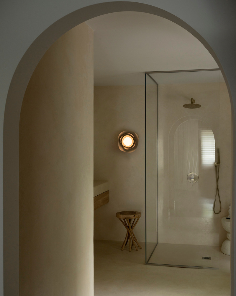 Press kit | 1942-06 - Press release | New Pivoine Collection: All About Delicate Design for Luminaire Authentik - Luminaire Authentik - Lighting Design - Pivoine 3-1505-LA40 - Photo credit: Luminaire Authentik
