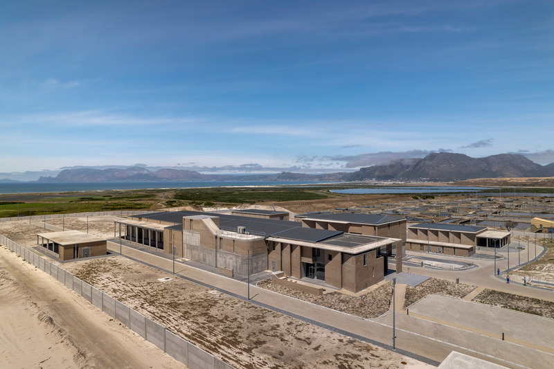 Dossier de presse | 7556-02 - Communiqué de presse | Cape Flats Aquifer Recharge Plant Wins Global Architecture Award - SALT Architects - Architecture industrielle -  Site overview - Crédit photo : Karl Rogers